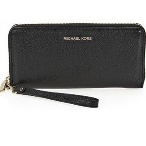 Michael Kors Jet Set Travel Continental Wallet